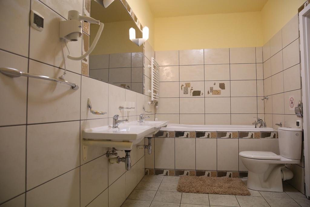 Roskosz Zespol Dworsko Parkowy Bed & Breakfast Biala Podlaska Bagian luar foto