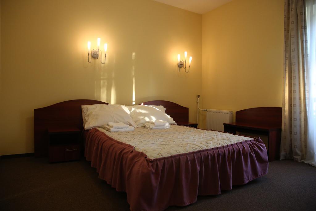 Roskosz Zespol Dworsko Parkowy Bed & Breakfast Biala Podlaska Bagian luar foto